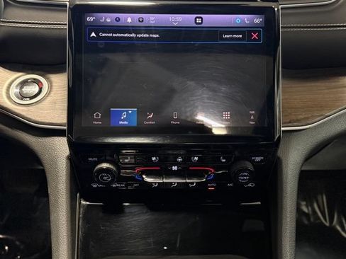 Used 2024 Jeep Grand Cherokee Limited w/ Luxury Tech Group II AWD/4WD image 13