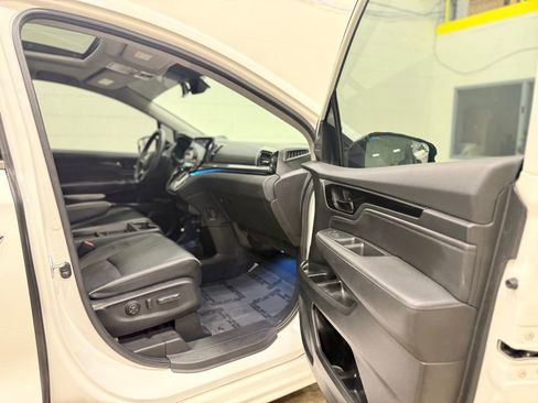 Used 2023 Honda Odyssey Elite image 43
