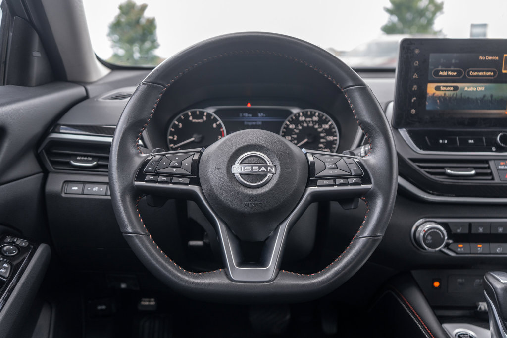 Used 2024 Nissan Altima 2.5 SR w/ SR Premium Package FWD image 14