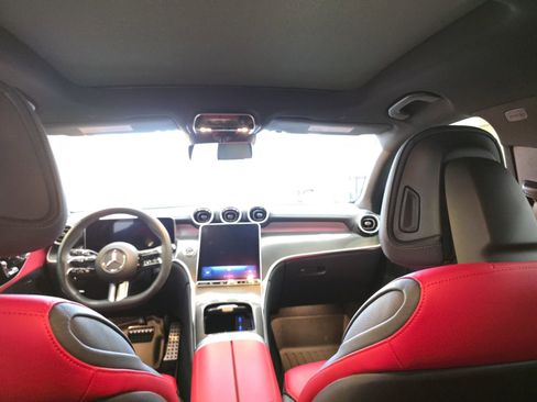 Used 2024 Mercedes-Benz GLC 300 4MATIC image 24