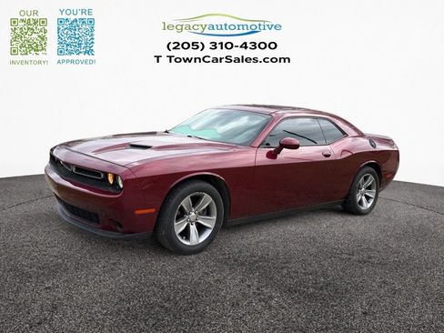 Used 2019 Dodge Challenger SXT image 5