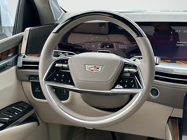 Used 2026 Cadillac Escalade Platinum Luxury AWD/4WD image 5