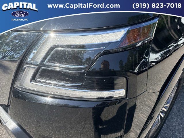 Used 2022 Nissan Armada SL w/ Captain's Chairs Package AWD/4WD image 11