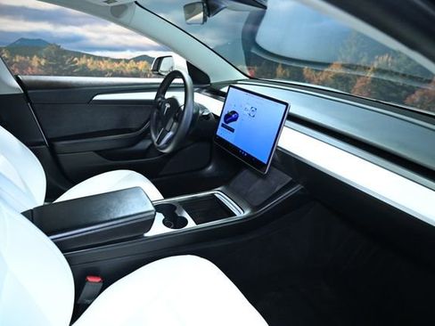 Used 2021 Tesla Model 3 Standard Range Plus image 44