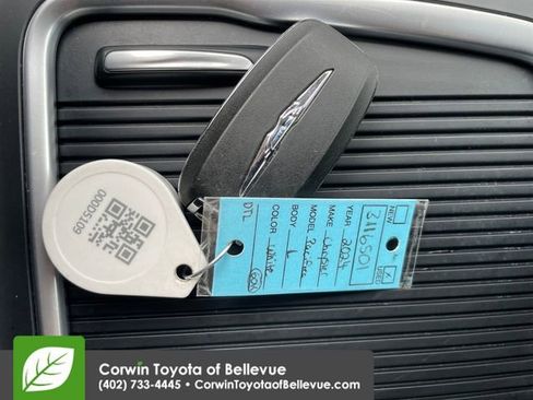 Used 2024 Chrysler Pacifica Touring-L FWD image 16