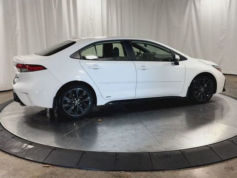 Used 2024 Toyota Corolla SE image 2