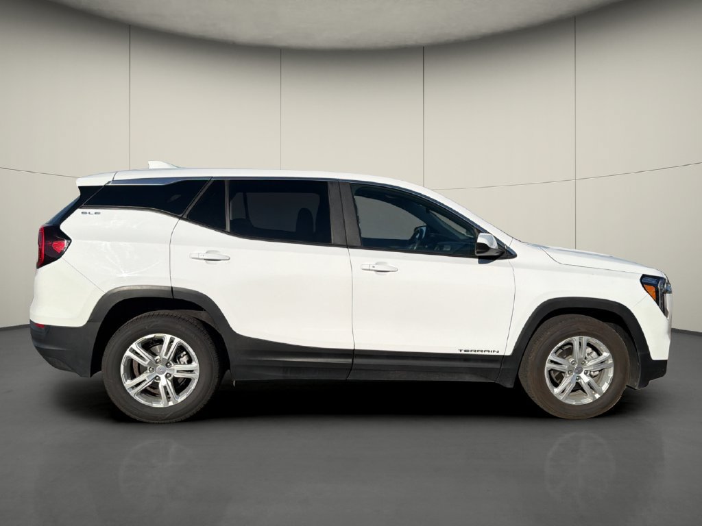 Used 2024 GMC Terrain SLE FWD image 8