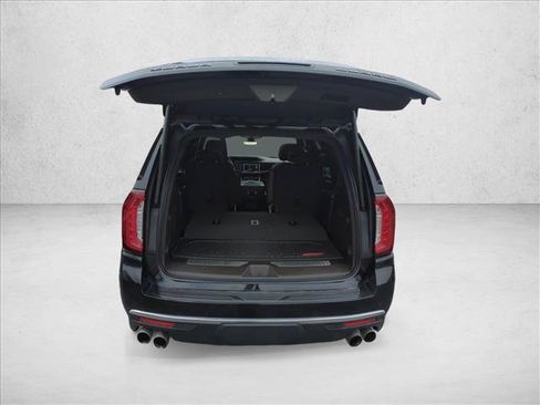 Used 2021 GMC Yukon Denali w/ Denali Premium Package image 9