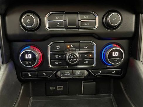 Used 2021 Chevrolet Tahoe Z71 w/ Luxury Package AWD/4WD image 5