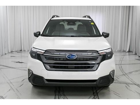 Used 2025 Subaru Forester Premium w/ Convenience Package #2 image 3