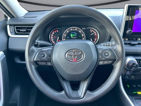 Used 2025 Toyota RAV4 XLE FWD image 15