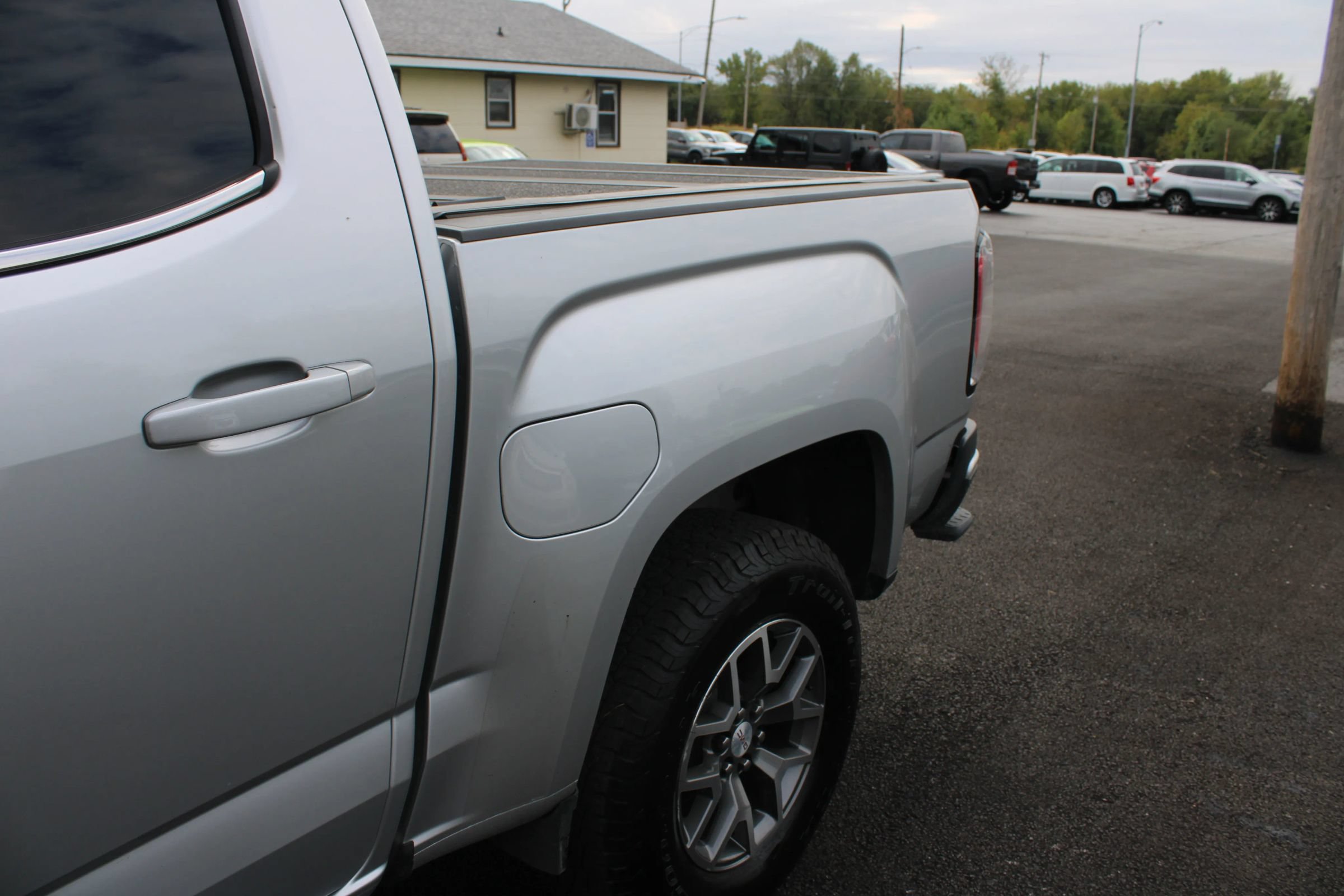 Used 2016 GMC Canyon SLE w/ All Terrain Adventure Package AWD/4WD image 4