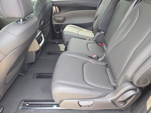 New 2027 Kia Carnival FWD image 16