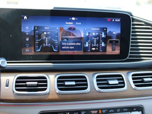 Used 2025 Mercedes-Benz GLS 450 4MATIC image 31