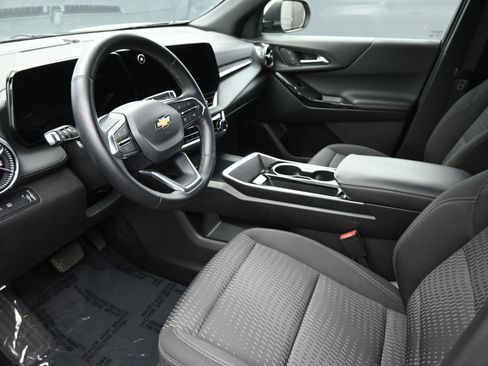 Used 2025 Chevrolet Equinox LT image 12