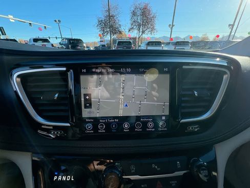 Used 2020 Chrysler Pacifica Limited image 18