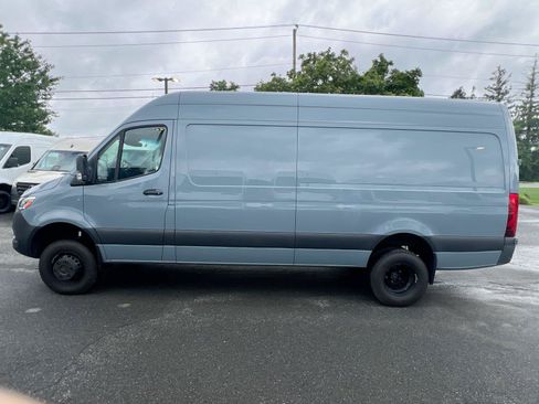 Used 2024 Mercedes-Benz Sprinter 3500 image 3