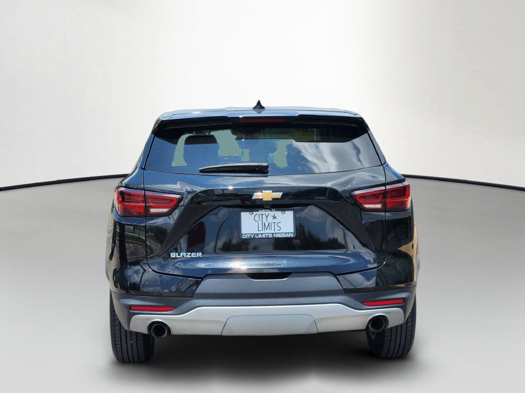 Used 2025 Chevrolet Blazer LT FWD image 6
