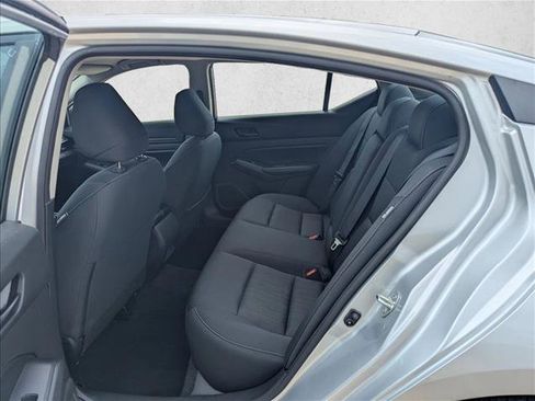 Used 2024 Nissan Altima 2.5 SV FWD image 17
