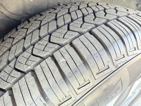 Used 2022 Toyota Highlander XLE image 28