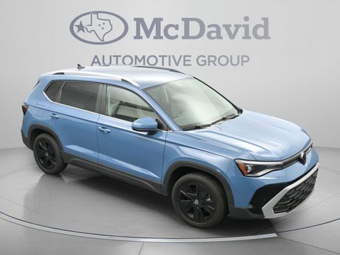 Used 2025 Volkswagen Taos SE w/ Black Wheel Package FWD image 32