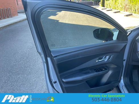 Used 2024 Nissan Ariya FWD image 19