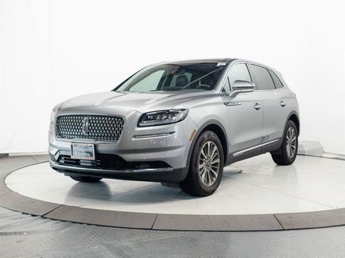 Used 2023 Lincoln Nautilus Reserve AWD/4WD image 3