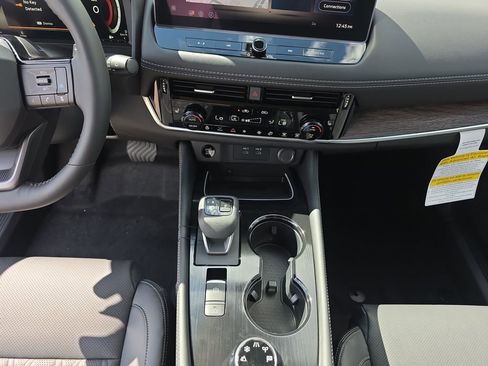 New 2026 Nissan Rogue Platinum w/ Platinum Premium Package image 11