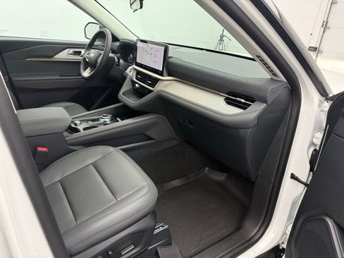 New 2025 Ford Explorer Active w/ Active Comfort Package image 30