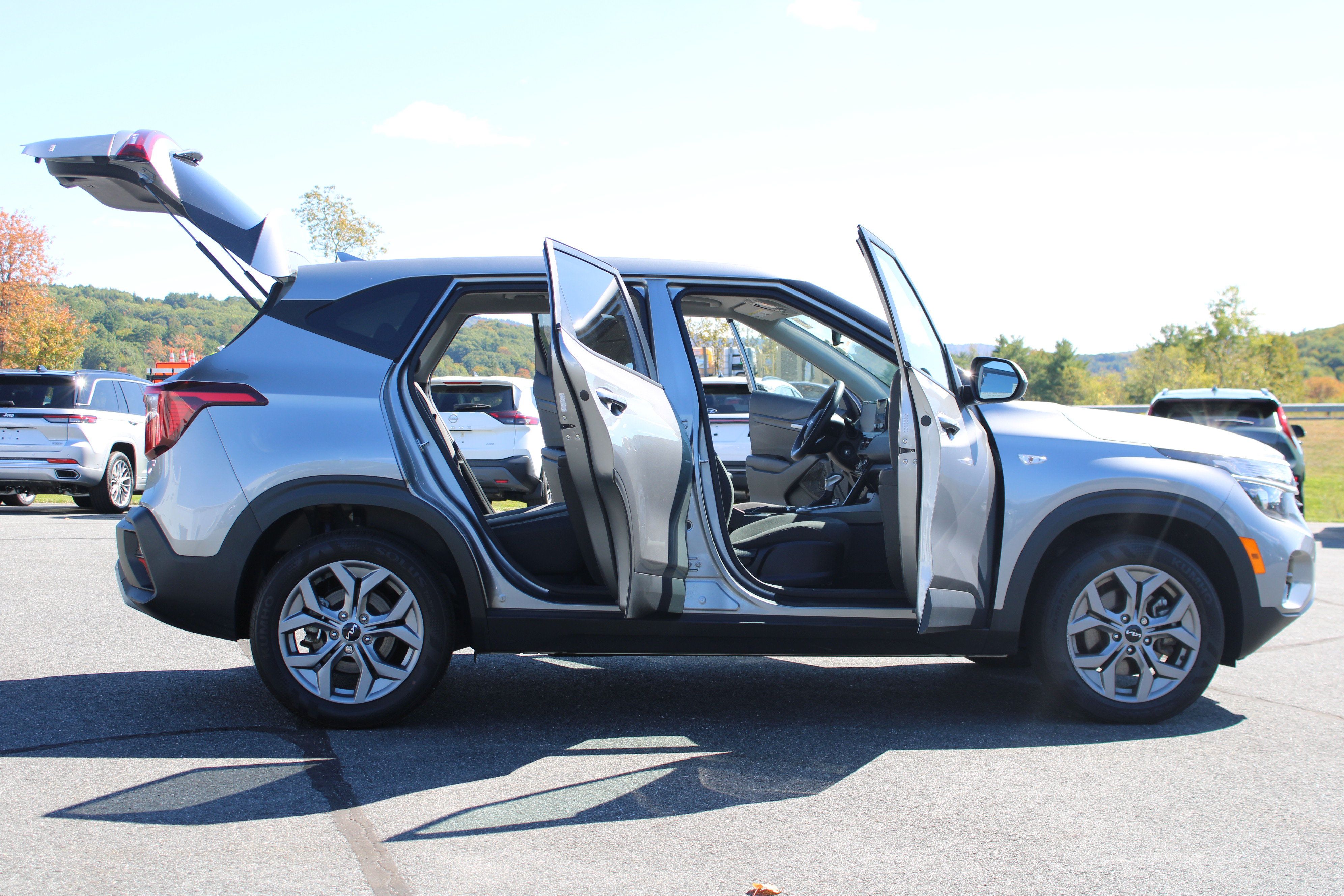 Used 2024 Kia Seltos LX AWD/4WD image 14