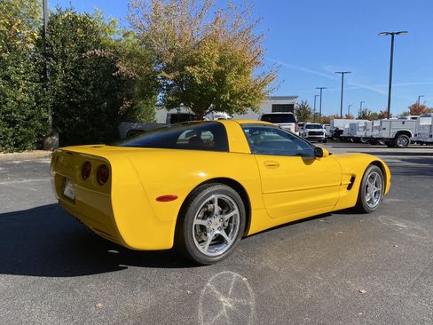 Used 2002 Chevrolet Corvette Coupe w/ Preferred Equipment Group2 image 9