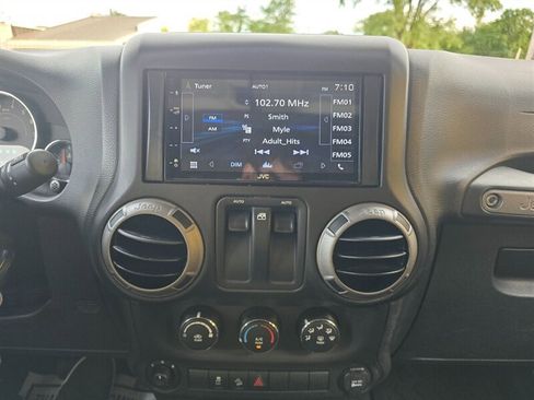 Used 2013 Jeep Wrangler Sport AWD/4WD image 7