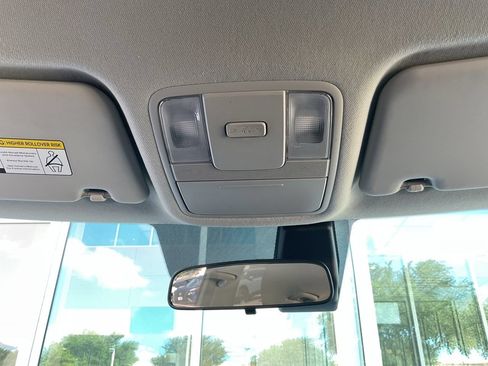 Used 2025 Kia Soul LX w/ LX Technology Package FWD image 9