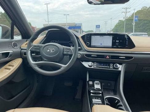 Used 2023 Hyundai Sonata Limited w/ Preferred Accessory Package FWD image 14