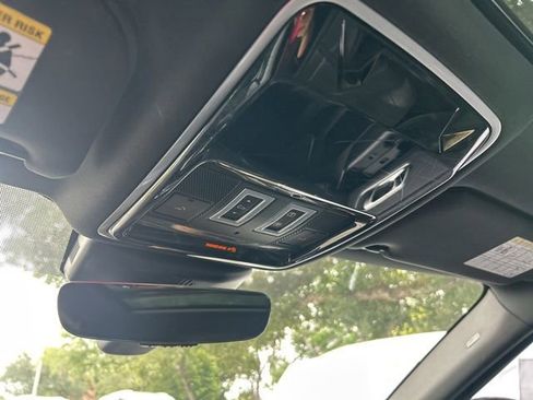 Used 2019 Land Rover Range Rover Velar R-Dynamic SE AWD/4WD image 12