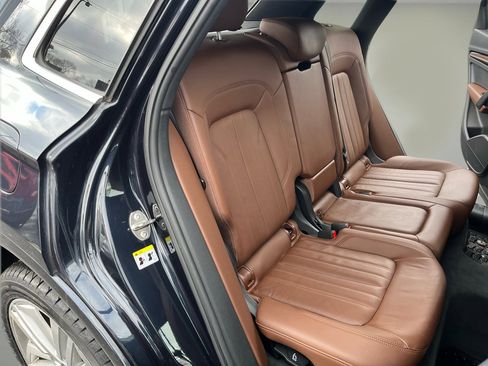 Used 2018 Audi Q5 2.0T Premium Plus w/ Premium Plus Package image 17