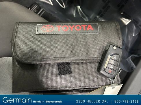 Used 2022 Toyota Camry LE image 32