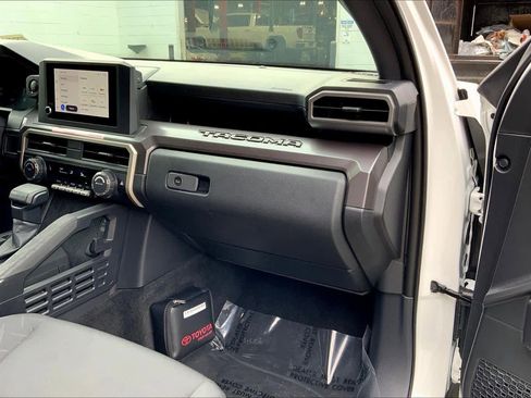 Used 2024 Toyota Tacoma SR5 AWD/4WD image 46