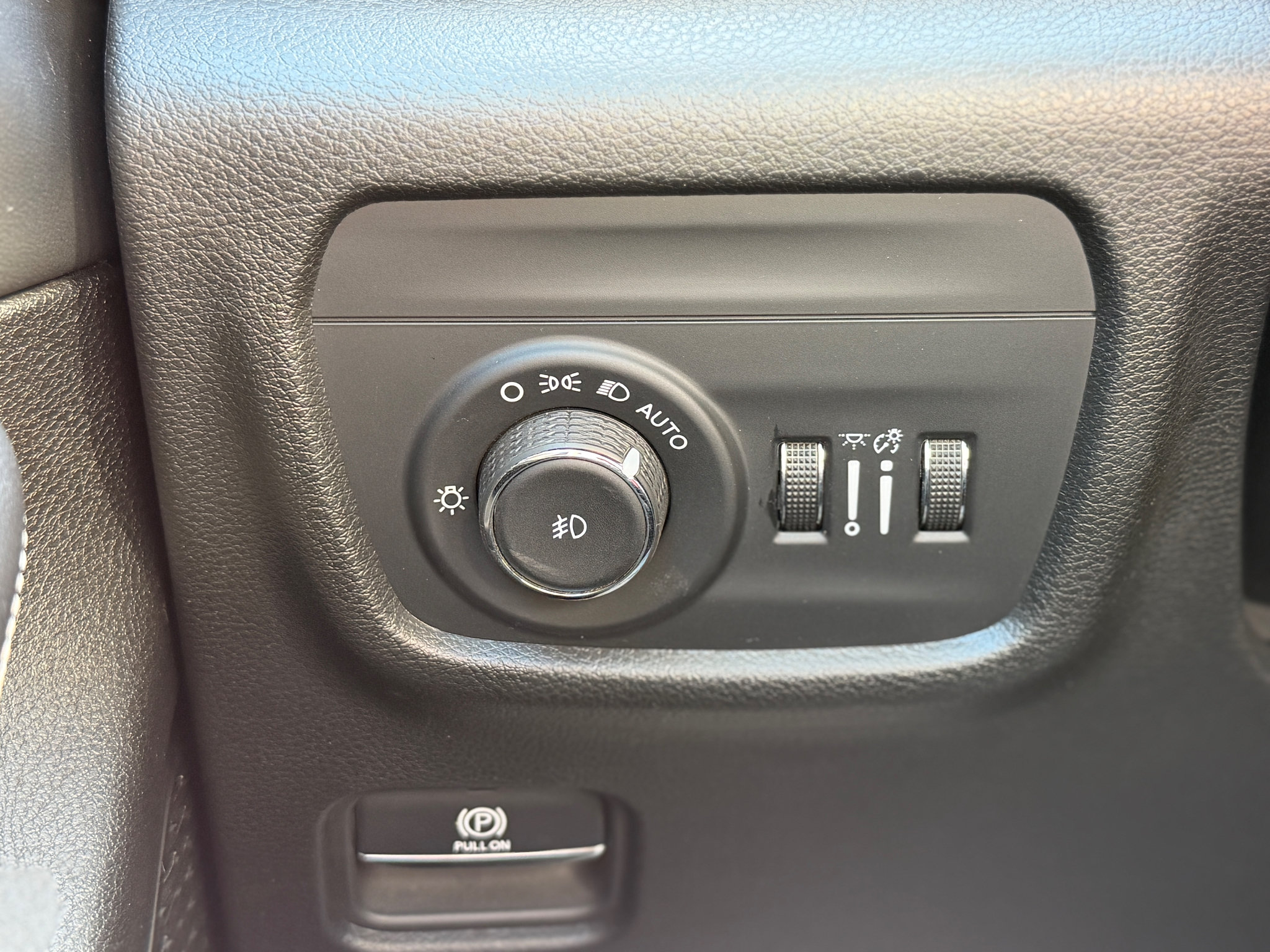 Used 2023 Jeep Grand Cherokee L Limited AWD/4WD image 6