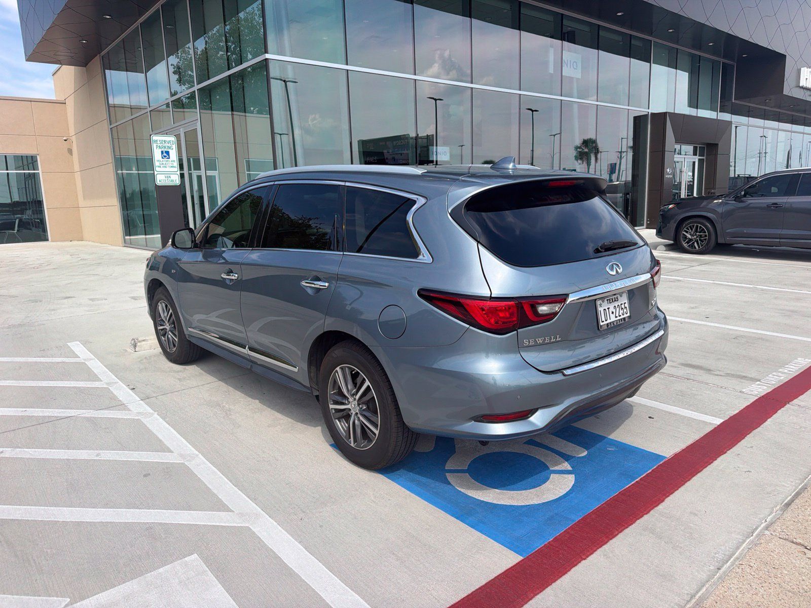 Used 2018 INFINITI QX60 FWD w/ Premium Plus Package image 8