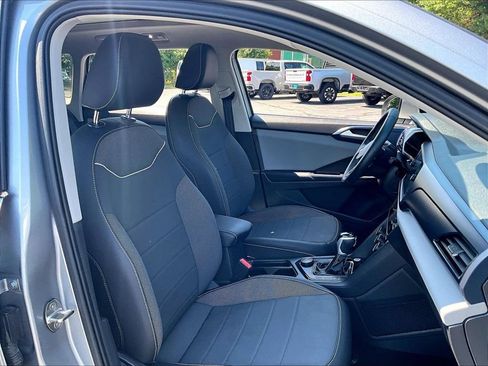 Used 2023 Volkswagen Taos SE w/ Panoramic Sunroof Package AWD/4WD image 11