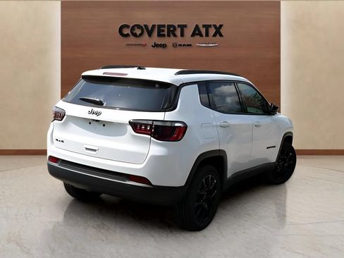 Used 2026 Jeep Compass Latitude AWD/4WD image 6
