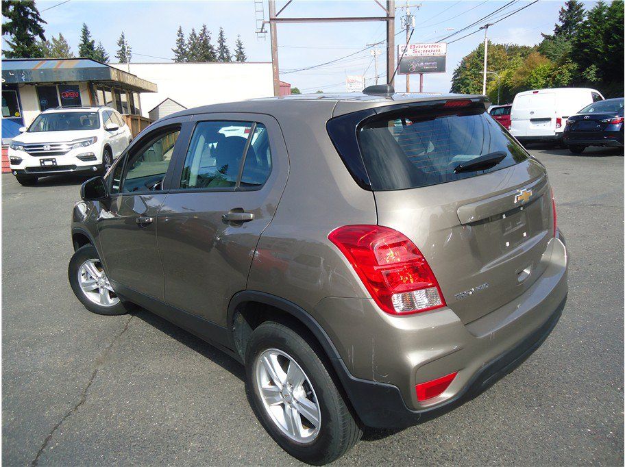 Used 2021 Chevrolet Trax LS AWD/4WD image 9