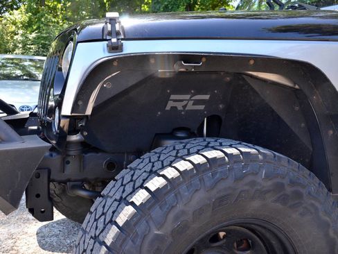 Used 2017 Jeep Wrangler Unlimited Sport w/ Connectivity Group AWD/4WD image 12