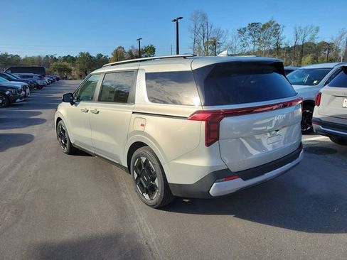 New 2026 Kia Carnival EX FWD image 3
