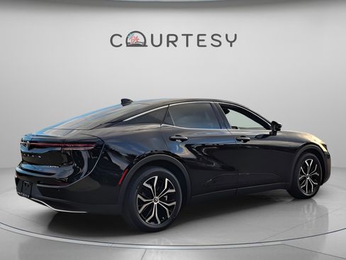 Used 2023 Toyota Crown Limited image 5