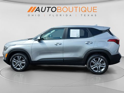 Used 2022 Kia Seltos LX AWD/4WD image 2