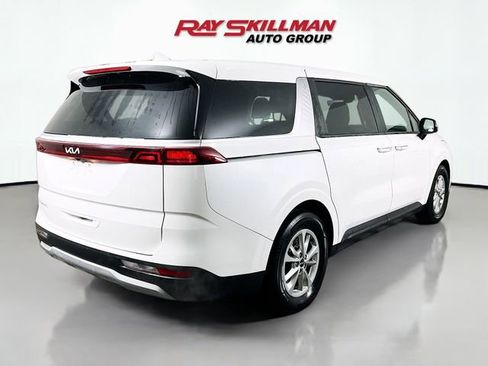 Used 2023 Kia Carnival LX image 7