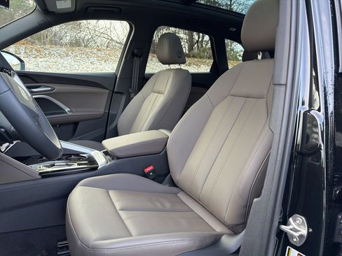 Certified 2025 Audi Q5 Premium w/ Convenience Package image 8