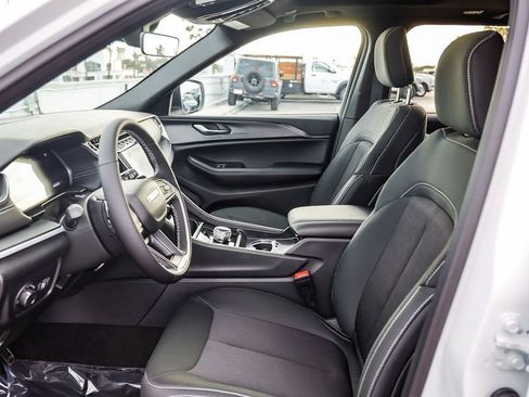 New 2025 Jeep Grand Cherokee Laredo X w/ Luxury Tech Group I image 19